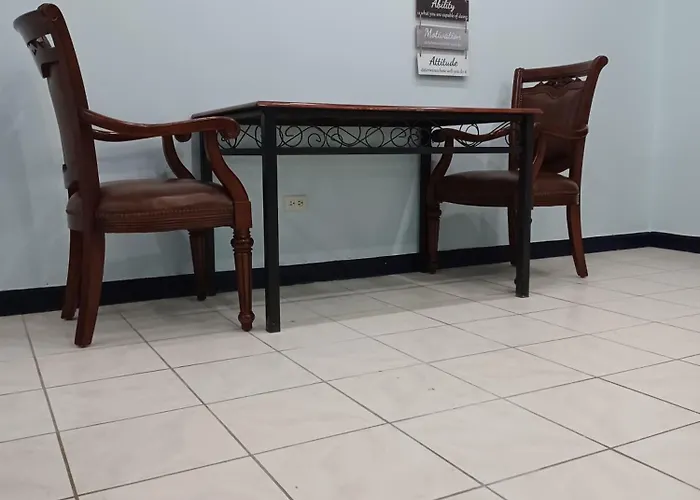 Close To Airport Apartment *